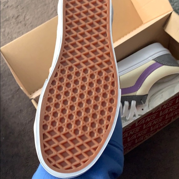 Vans - Picture 3 of 3